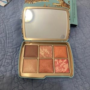 Hourglass tiger ambient palette